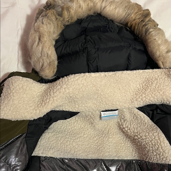 Columbia Olive Green Ski & Snow Jacket with Fur Hood - Picture 16 of 16